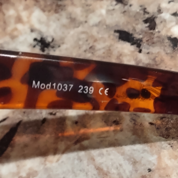 Marilyn Monroe Collection Cat Eye Sunglasses - Picture 7 of 7